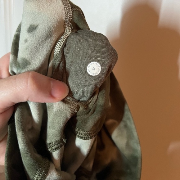 Lululemon Align Pant 28" in Diamond Dye Light Sage Army Green Dark Olive Size 4 - Picture 8 of 8